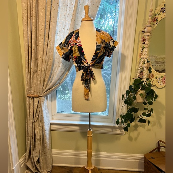 SHEIN Tops - Summer fun top!